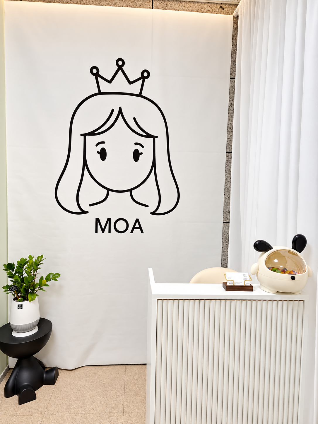 미니멀 모던 MOA 리셉션 코너.png